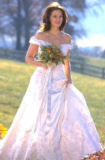 Julia Roberts in Runaway Bride, costumes by Albert Wolsky Movie Wedding Dresses, Bride Wars, Wedding Dress Costume, Mrs Always Right, Runaway Bride, Wedding Dress Gallery, Iconic Weddings, Wedding Movies, Dress Gallery