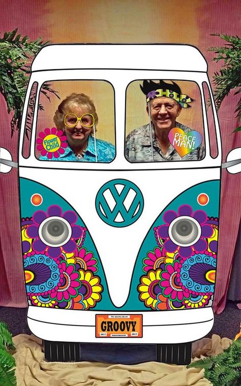 Car Photo Booth, 60s Party Themes, 70s Party Decorations, Decor Photobooth, Hippie Birthday Party, 70s Party Theme, 60s Theme, 60s Party, Hippie Car