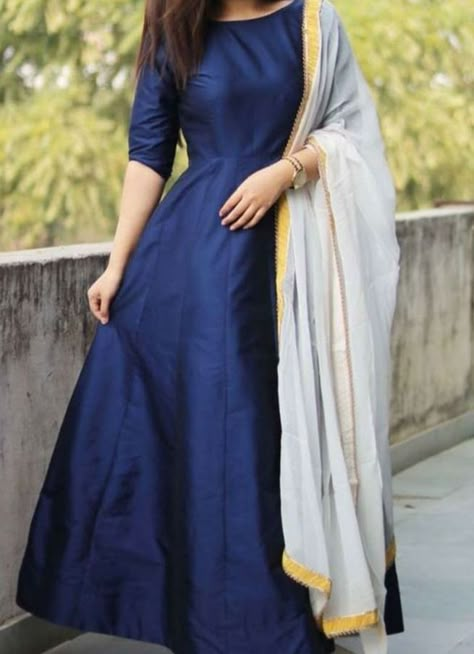 Churidar Styles, Kurta Plazo, Nikkah Dress, Salwar Designs, Long Kurti Designs, Long Gown Dress, Salwar Kamiz, Long Dress Design, Indian Gowns Dresses