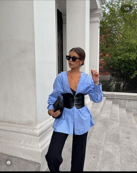 Belt Over Shirt Outfit, Outfit With Corset Belt, Corset And Shirt Outfit, Corset Belt Outfit, Class Outfits, Zara Accessories, Europe Outfits, Nyfw Street Style, Stylish Skirts