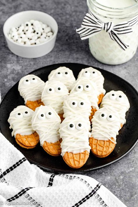 Nutter Butter Mummies - Fantabulosity Halloween Dessert Platter, Mummy Dessert, Crunchy Peanut Butter Cookies, Pinwheel Sugar Cookies, Halloween Dessert Ideas, Halloween Eats, Pumpkin Cake Pops, Mummy Cookies, Spooky Halloween Desserts