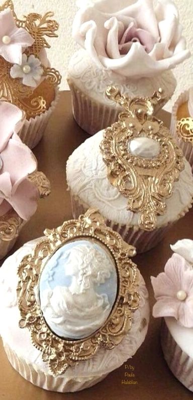 Rococo Dinner Party, Rococo Themed Wedding, Baroque Birthday Party, Baroque Party Theme, 1800 Party Theme, Victorian Party Theme Ideas, Royalty Theme Party Decoration, Marie Antoinette Bachelorette Party, Victorian Sweet 16 Theme