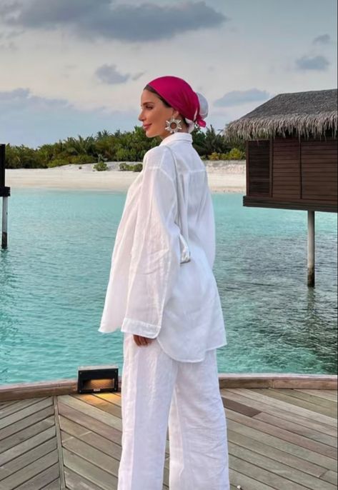 Beach Fits Modest, Modest Tropical Outfits, Hijabi Beach Outfit, Egypt Outfit, Honeymoon Fits, Hijabi Photography, Hijabi Summer, Beach Hijab, Egypt Outfits