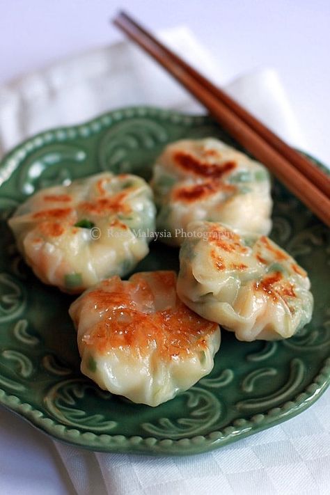 Chive Dumplings, Koreansk Mad, Dim Sum Recipes, Chinese Dumplings, Mapo Tofu, Wontons, Deilig Mat, Mahi Mahi, Asian Cooking