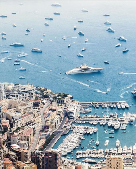 Man Influence™ on Instagram: “Stunning Monaco GP F1 🇲🇨🏎 photo by @yvangrubski via @man_speak #monaco #f1” Monaco Yacht Show, Monaco Gp, Luxury Boat, Montecarlo Monaco, Monaco Grand Prix, Super Yachts, Luxury Yachts, Mercedes Amg, Monte Carlo