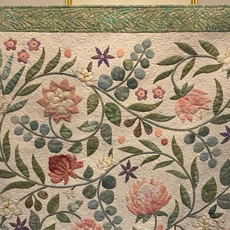 Tulip Quilts, Applique Borders, Baltimore Quilts, Quilts Designs, Appliqué Flowers, Almond Pastry, Quilt Borders, Appliqué Quilts, Australian Flowers