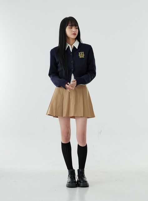 Preppy Style Outfits, Fashion Magazine Design, School Uniform Fashion, Crop Cardigan, Kawaii Fashion Outfits, Style Preppy, Seoul South Korea, Tomboy Fashion, Edgy Outfits