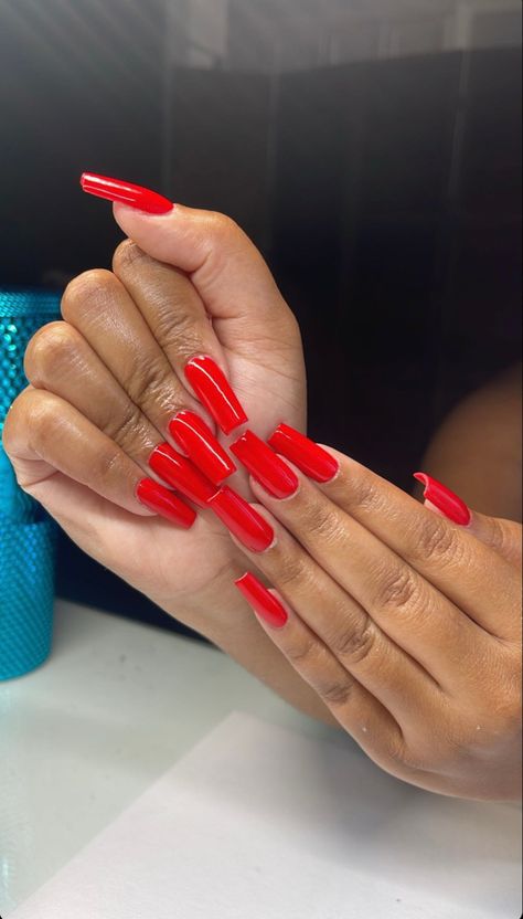 Medium red nails.. shout out to @nailssbymarlene Red Nails Coffin Medium, Medium Length Red Nails, Red Nails Medium Length, Red Medium Nails, Medium Red Nails, Plain Red Nails, Plain Acrylic Nails, Cute Red Nails, Plain Nails