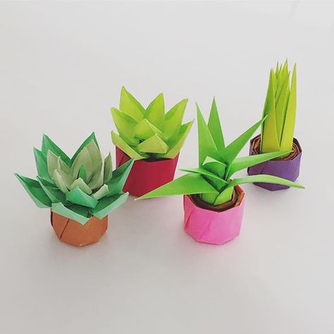 Origami Plants, Paper Flowers Easy, Pots Design, Mini Origami, Paper Kawaii, Plants In Pots, Origami Star Box, Decor Drawing, Origami Ball