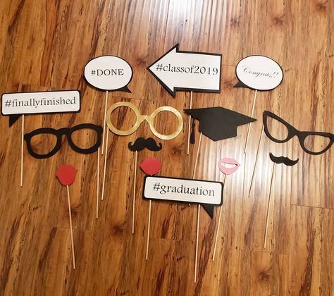 Graduation season is coming very soon! Need some props for Grad party???👩‍🎓👨‍🎓 Can make more custom props for your special party!! . . . DM… Props For Farewell Party, Freshers Party, Graduation Centerpiece, Wonderland Events, Farewell Parties, Stage Decoration, Door Decorations Classroom, Photo Corners, Stage Decorations