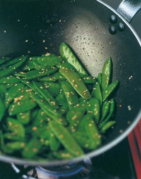 Toasted Sesame Mangetout from Keeping it Simple by Gary Rhodes Mangetout Recipe, Cooking Snap, Keeping It Simple, Food Inspo, Vegetable Sides, Sesame Seeds, Keep It Simple, Golden Brown, Rhodes