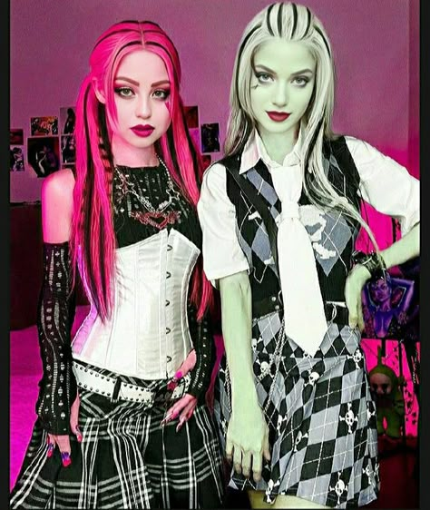 Draculaura Halloween, Draculaura Costume, Ugg Outfit Ideas, Monster High Halloween Costumes, Monster High Makeup, Monster High Halloween, Monster High Cosplay, Monster High Costume, Twin Costumes