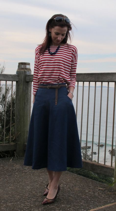 Sewaholic Hollyburn and Tessuti Mandy Boat Tee Mandy Boat Tee, Elizabeth Jane, Linen Midi Skirt, Tees Pattern, Navy Linen, My Sewing Room, Sewing Blogs, Not Me, In My Head