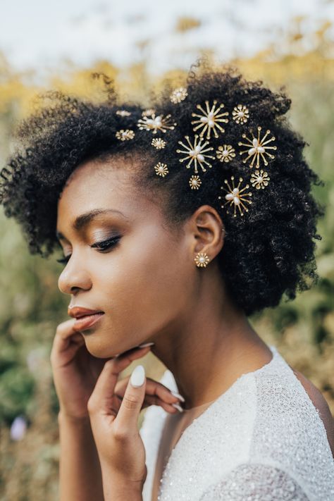 Natural Hair Wedding, Wedding Hairstyles Bride, Pelo Afro, Bridal Hair Jewelry, Bridal Hair Clip, Flower Headpiece, Short Wedding Hair, Wedding Hair Pins, Hair Decorations