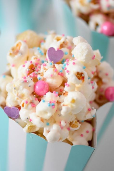 Kara's Party Ideas MY LITTLE PONY: THE MOVIE Party + Recipe! | Kara's Party Ideas Pinkie Pie And Rainbow Dash, Squishmallow Birthday Party, Pinkie Pie Fluttershy, Rainbow Dash Pinkie Pie, Rainbow Popcorn, Taye Diggs, Kawaii Party, 4de Verjaardag, Uzo Aduba