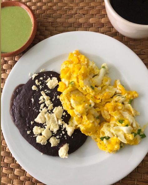 Mexican Breakfast Aesthetic, Salvadorian Food, Mexican Breakfast, Nutritious Food, Raise Your Hand If, Latin Food, Protein Breakfast, Raise Your Hand, Omelet