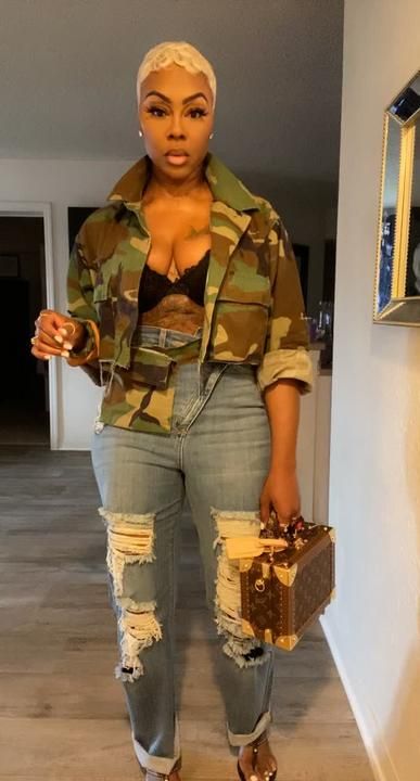 Londaaaaaaa (@ywilson21)’s videos with Do It - Chloe x Halle | TikTok Women Army Pants Outfit, Camaflouge Outfits For Women, Camo Fashion For Women, Army Fatigue Jacket Outfit, Army Fatigue Outfits For Women, Army Pants Outfit, Army Fatigue Jacket, Concert Ideas, Camouflage Fashion