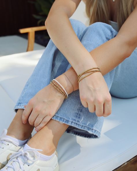 Since it's National Dessert Day we thought we'd serve you with a yummy jewelry look 🤤 A bracelet stack paired with our Laura Pearl Hoops (which are back in stock ⏰) and creating the perfect necklace look with our Herringbone Slink Necklace + the Foundation Pearl Necklace 🤍 Shop the best at DarlingandDivine.co Fall Outfits Girly, Sweatproof Jewelry, Bracelets Fall, Perfect Bracelet Stack, Pearl Bracelet Stack, Boo Basket Ideas, National Dessert Day, Winter Outfits Christmas, Chunky Gold Jewelry