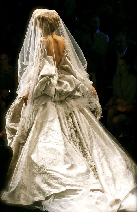 stunning Runway Wedding Dress, Carolina Herrera Bridal, Ellie Saab, Dress Couture, Elie Saab Fall, Elie Saab Couture, Wedding Vintage, Wedding Dress Couture, Dreamy Wedding