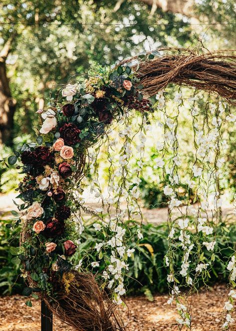 Grape Vine Wedding Decor, Cottagecore Wedding Decor, Middle Earth Wedding, Modern Boho Wedding, Cottagecore Wedding, Disney Inspired Wedding, Bay Photo, Wedding Cross, Vine Wreath