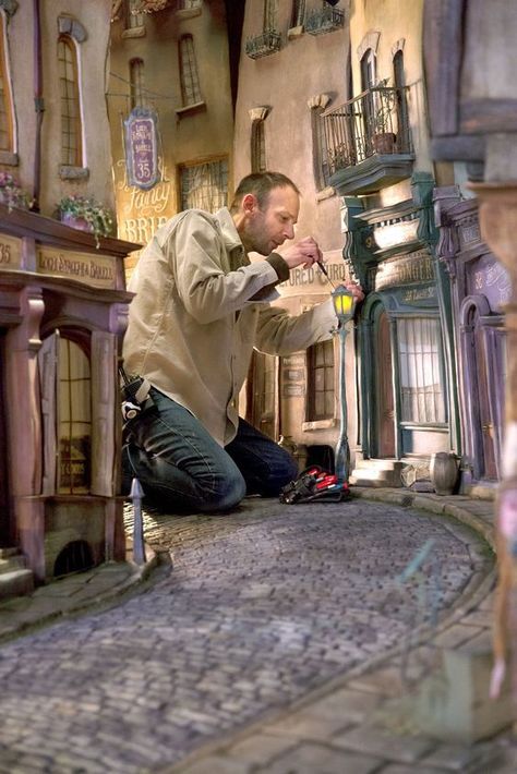 Set Design Movie, Miniature Movie Sets, Film Set Design Ideas, Miniature Set Design, Movie Set Design, Set Design Film, Film Set Design, Box Trolls, Miniature Sets