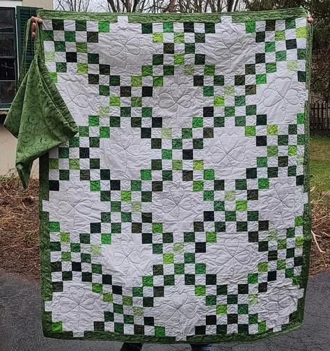 Double Irish Chain Quilt Pattern Irish Chain Quilt Fabric Requirements, Irish Chain Quilts Modern, Irish Chain Quilting Designs, Irish Chain Quilt Pattern Free, Double Irish Chain Quilt Pattern, Irish Quilt Patterns, Double Irish Chain Quilt, Irish Chain Quilt Pattern, Irish Quilt