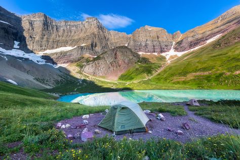 Hike to Cracker Lake, Montana Glacier National Park Camping, Lakeside Camping, Easy Camping Hacks, Lake Montana, Cozy Camping, Camping Places, Hiking Destinations, Camping Locations, Mountain Life