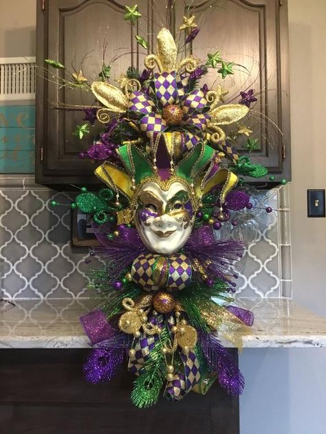 Mardi Gras Swag, Mardi Gras Background, Mardi Grad, Mardi Gras Party Decorations, Mardi Gras Decor, Madi Gras, Mardi Gras Centerpieces, Mardi Gras Crafts, Wreath Swag