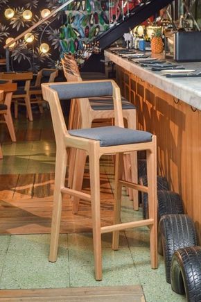 Diy Standing Desk Plans, Wooden Bar Chair, Build A Farmhouse Table, Scandi Furniture, Wood Chair Design, Kursi Bar, Chair Design Wooden, Wooden Bar Stools, Furniture Design Wooden