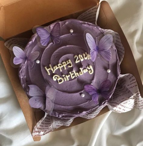 Mini Cakes Butterfly, Purple Cakes Aesthetic, Hbd Cake Aesthetic, Cake Designs Butterfly, Birthday Cake Aesthetic Purple, Purple Aesthetic Cake, Purple Cake Aesthetic, Purple Birthday Cakes, Bolos Aesthetic