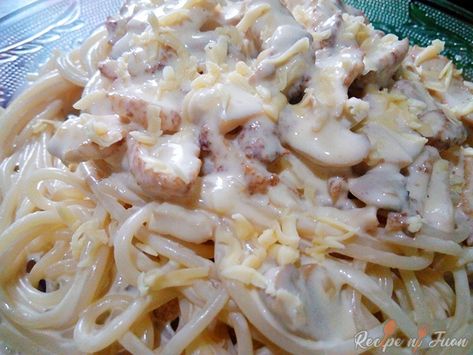 The Chicken Carbonara Recipe is made of Chicken Breast, Cheese, herbs, and seasonings. You can also add Mushroom and peppers to make special. Ginataang Manok Recipe, Chicken Mami Recipe, Chicken Pochero Recipe, Filipino Chicken Barbecue Recipe, Chicken Afritada Recipe, Recipe With Basil, Chicken Carbonara Recipe, Pineapple Chicken Recipes, Barbecue Chicken Recipe