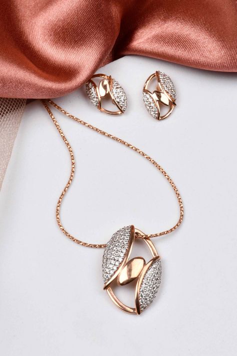 Jewellery Motifs, Diamond Pendant And Earrings, Oval Diamond Pendant, Fashion Jewelry Necklaces Gold, Silhouette Jewelry, Beautiful Jewelry Diamonds, Jewelry Product Shots, New Gold Jewellery Designs, Diamond Pendants Designs