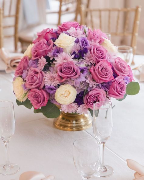 Ready to paint the town pink this Valentine's Day? The Hazelhurst House's classic features pop with any color palette, but these stunning blush, lavender, and champagne tones had this reception looking extra romantic! 💍💖 #PrettyInPink #GeorgiaVenue #SouthernBride Pink And Lavender Wedding, Blush Wedding Centerpieces, Reception Look, Wedding Floral Centerpieces, Southern Bride, Lavender Wedding, Blush Wedding, Purple Wedding, Wedding Centerpieces