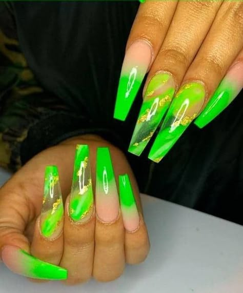 Top 30 Beautiful Ombre Nail Design Ideas For 2021 - Tattooed Martha Nail Art Vert, Lime Green Nails, Neon Pink Nails, Neon Acrylic Nails, Neon Green Nails, Green Acrylic Nails, Pink Ombre Nails, Green Nail Designs, Ombre Acrylic Nails