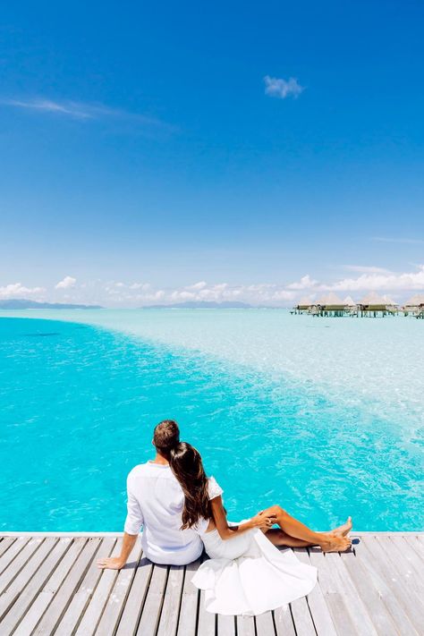 Honeymoon photoshoot in Bora Bora Bora Bora Instagram Pictures, Resort Photoshoot Ideas Couple, Maldives Aesthetic Couple, Maldives Poses, Poses For Pictures Couple, Maldives Pics, Bora Bora Aesthetic, Picture Poses Couples, Shooting Photo Couple