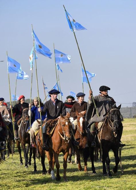 Gauchos argentinos
Cultura Argentina
Argentinian culture 
Traditional dress of Argentina 
Paisanos argentinos Argentina People, Just Argentina, Argentina Culture, Iguazu Falls, Andes Mountains, Argentina Travel, Latin America, Country Life, Travel Aesthetic