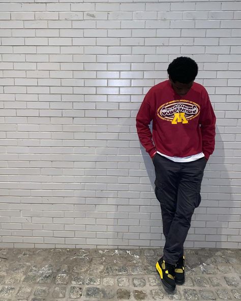 Maroon Streetwear, Maroon Fits, Men Graduation Outfit, Crewneck Fits, Thunder 4s, Streetwear Fashion Men, Black Men Street Fashion, Streetwear Fits, Men Street Fashion