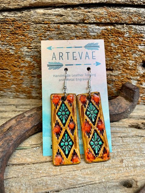 Handmade Leather Work, Boho Jewels, Leather Jewelry Diy, Diy Leather Earrings, Leather Tooling Patterns, Tooling Patterns, Painted Earrings, Aztec Designs, Hand Painted Jewelry