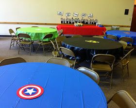 Superhero Table Centerpiece, Superhero Birthday Party Table Decor, Marvel Baby Shower, Avengers Birthday Party, Superhero Comic Book, Birthday Superhero, Book Birthday Parties, Superheroes Party, Marvel Birthday Party