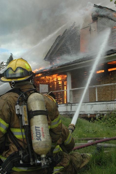 Firefighting Firefighters Daughter, Ems Training, Firefighter Training, Firefighter Pictures, Fire Training, Career Vision Board, Volunteer Firefighter, Fire Fighters, Fire Brigade