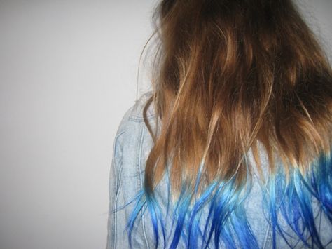 Blue Tips 💎 Blue Tipped Hair Brown, Blue Hair Ends Dip Dyed, Brown Hair Blue Tips, Blue Ends Hair Brown, Blue Hair Tips, Blue Tips Hair, Dyed Ends Of Hair, Blue Brown Hair, Dyed Tips