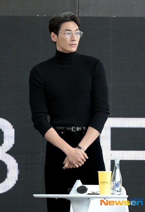 Kim Young Kwang, Yang Yang Actor, Gentleman Aesthetic, Asian Man, Lee Soo, Cute Asian Guys, Asian Celebrities, Korean Model