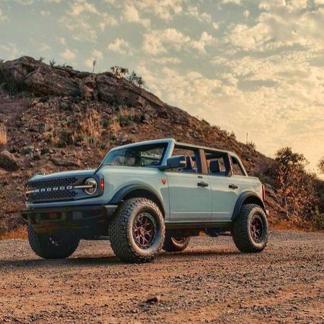 Bronco Battalion USA on Instagram: “Area 51 Badlands 👀 Some new shoes!! @venom_rex 601 BL!! 💪🏼 What do you think?? 📸 via @e_n_o_r_e_v 👉🏻 come along with us!…” Area 51 Ford Bronco, Area 51 Bronco, Ford Bronco Area 51, Bronco Area 51, Ford Bronco Badlands, Bronco Badlands, Bronco Car, New Bronco, Cars Jeep