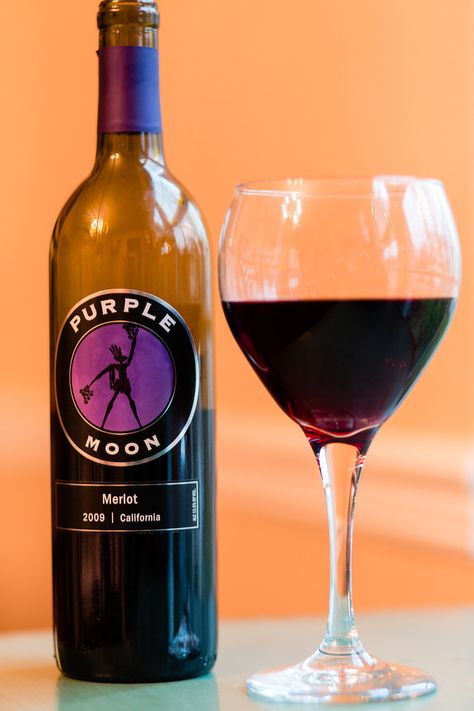 Purple Moon Merlot - can't beat the price on this easy drinking merlot from Trader Joes! Syrah Wine, Types Of White Wine, Spanish Red Wine, Halloween Spell Book, Non Alcoholic Wine, Purple Moon, Wine Expert, Wine Education, Wine Dinner