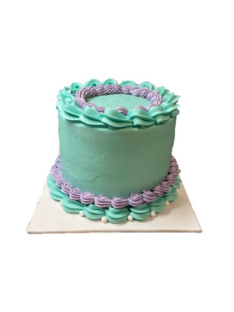 This is a 6 inch cake decorated with butter cream frosting. Cake 6 Inch Round, 4 Inch Cake Designs, 6 Inch Cake Design, Butter Cream Cake Design, 6 Inch Round Cake, 6inch Cake, 6 Inch Cake, Butter Cream Frosting, Baking Stuff