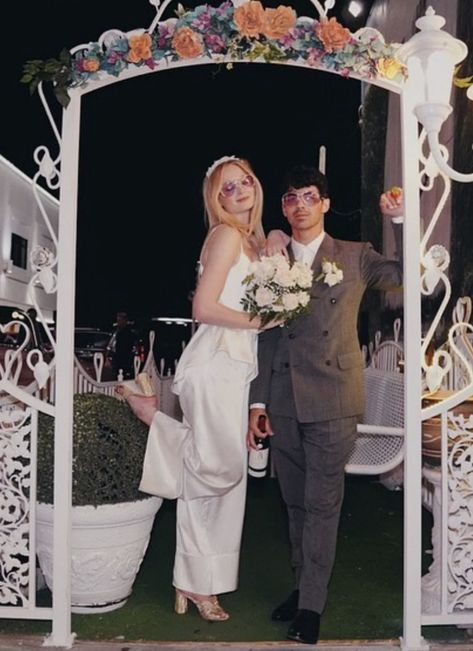 Sophie Turner Wedding, Joe Jonas And Sophie Turner, Celebrity Brides, Jonas Brother, Figure Skating Outfits, Celebrity Bride, Entertainment Tonight, Joe Jonas, Sophie Turner