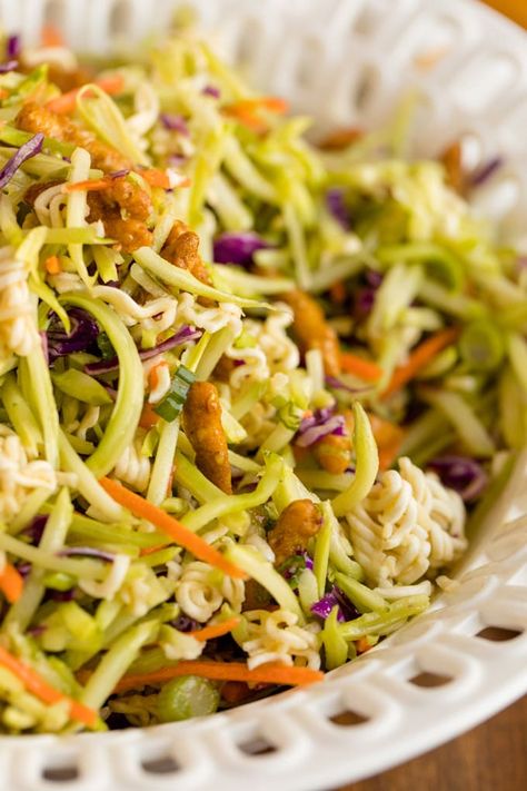 Ten minutes is more than what you need to make this sweet, salty, crunchy broccoli slaw salad. Uncooked ramen noodles, and sesame sticks add tasty crunch! #broccoli #slaw #ramen #potluck #easterfood #sidedish #salad #appetizer #easyrecipe #amandascookin Vegan Slaw, Asian Broccoli Slaw, Shrimp Asian, Broccoli Slaw Recipe, Asian Ramen Salad, Amazing Dinners, Broccoli Slaw Salad, Broccoli Slaw Recipes, Asian Broccoli