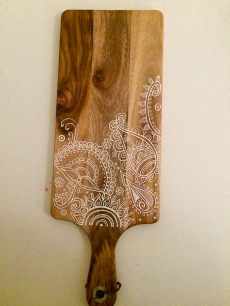 Chopping Board Art, Chopping Board Design, Handmade Copper Bracelet, Pyrography Designs, Wood Burn Designs, Barn Wood Crafts, Bunny Painting, Woodburning Projects, Wood Serving Board