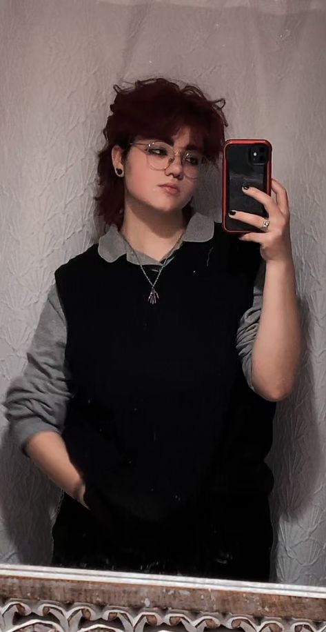 Gender Affirming Haircut Ftm, Non Binary Mullet, Masc Nonbinary, Genderfluid Hairstyles, Nonbinary Outfits, Genderfluid Haircut, Genderfluid Aesthetic, Genderfluid Outfits, Non Binary Hair