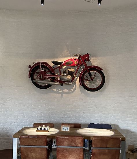 Bike mounted on the living room wall Alexander Aesthetic, Motorcycle Display, Industrial Loft Design, College Wall Art, Home Library Rooms, Motorcycle Store, College Walls, Мотоциклы Cafe Racers, Lounge Club